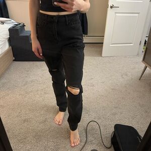 NWT Fashion Nova slim fit distressed Mom jeans